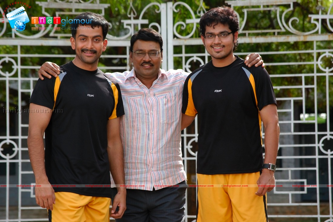 Ninaithale Inikkum Movie hd photo